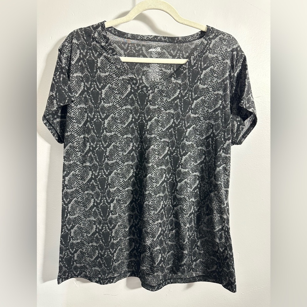 AVIA Ladies Snakeskin Print Athletic Top Size XXL V-Neck Black Gray White